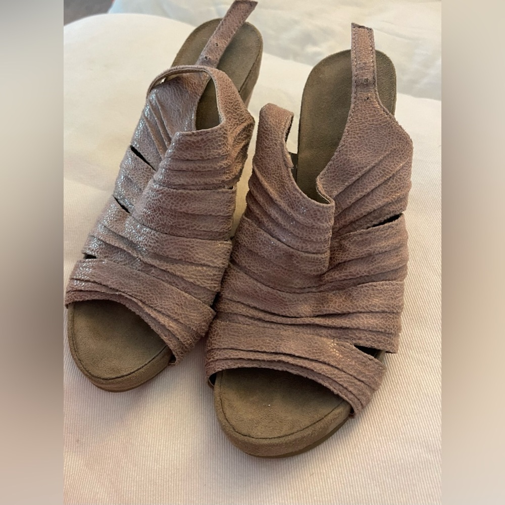 AEROSOLES PLUSH ON YOU Wedges Slingback Metallic Ruched Taupe Beige Shoes sz 7.5